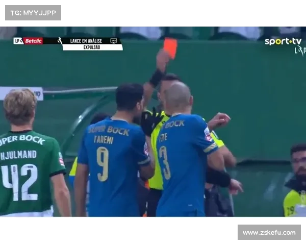 今日足球大赛中主力球员恶意犯规得红牌赛事随即暂停处理突发状况